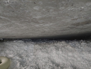 Zateplení stropu bytového domu pomocí foukané izolace